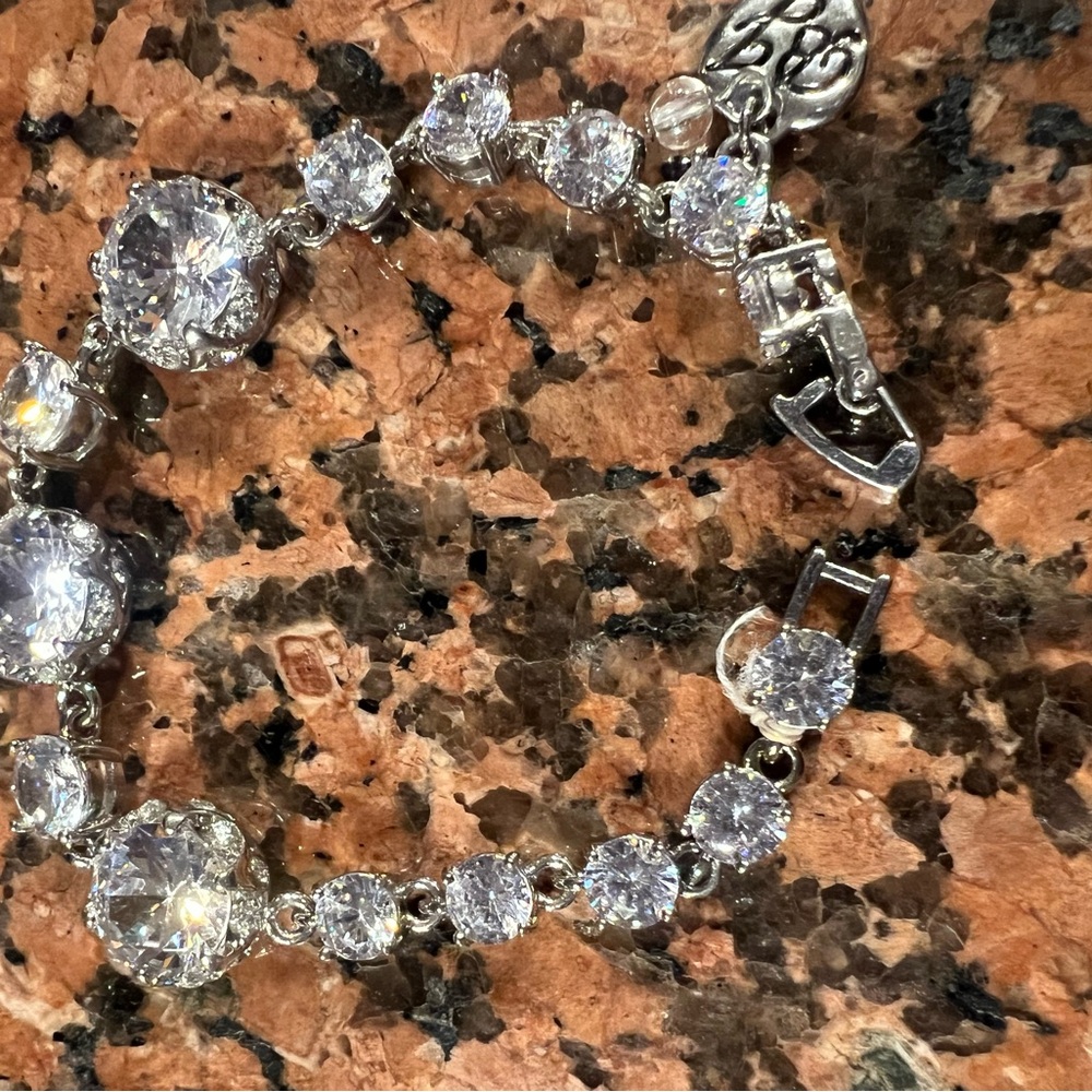 Elegant Silver Bracelet with Clear Stones